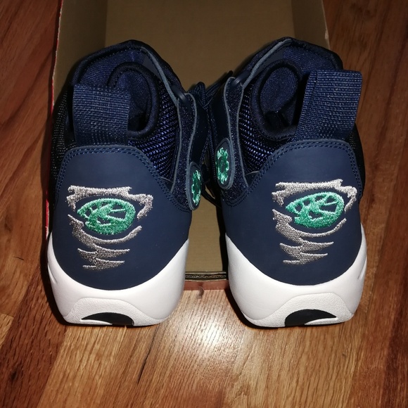 New Nike Air Shake Shoes - Picture 4 of 5